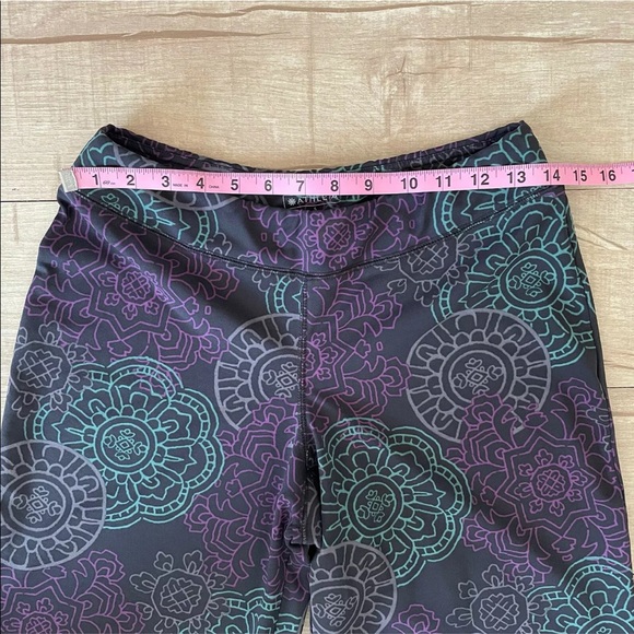 Athleta cropped wide leg yoga pants mandala pattern - Picture 8 of 12